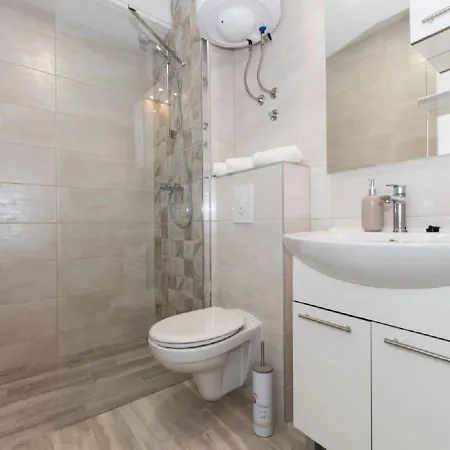 Seaview Oscar Makarska