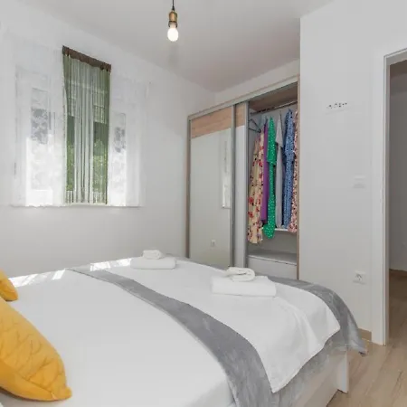 Seaview Oscar Apartament *