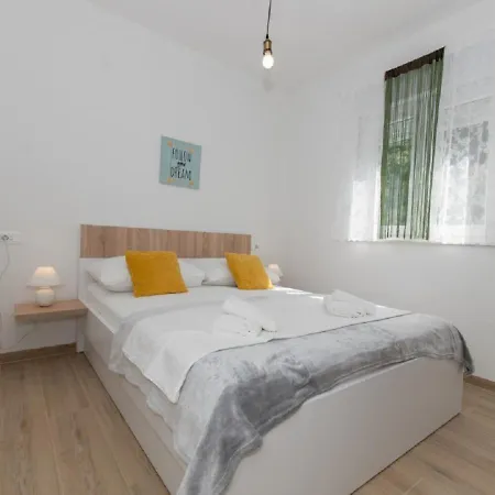 Seaview Oscar Апартаменти *