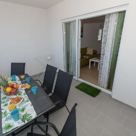 Seaview Oscar Апартаменти Макарська