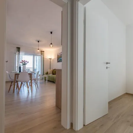 Seaview Oscar Makarska