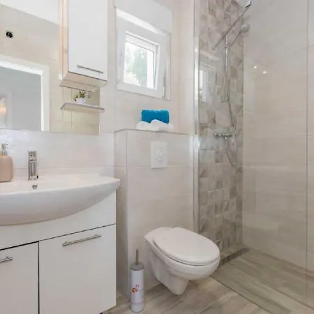 Seaview Oscar Makarska