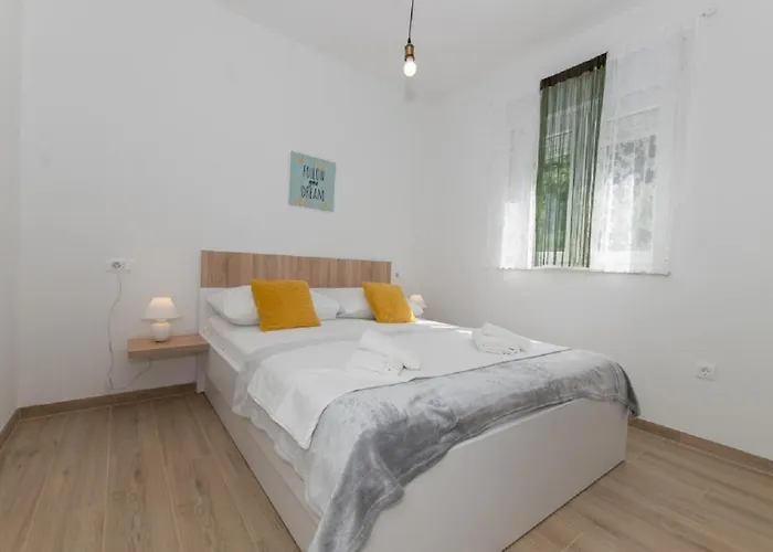 Seaview Oscar Apartman *