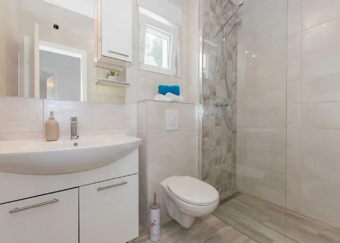 Seaview Oscar Makarska